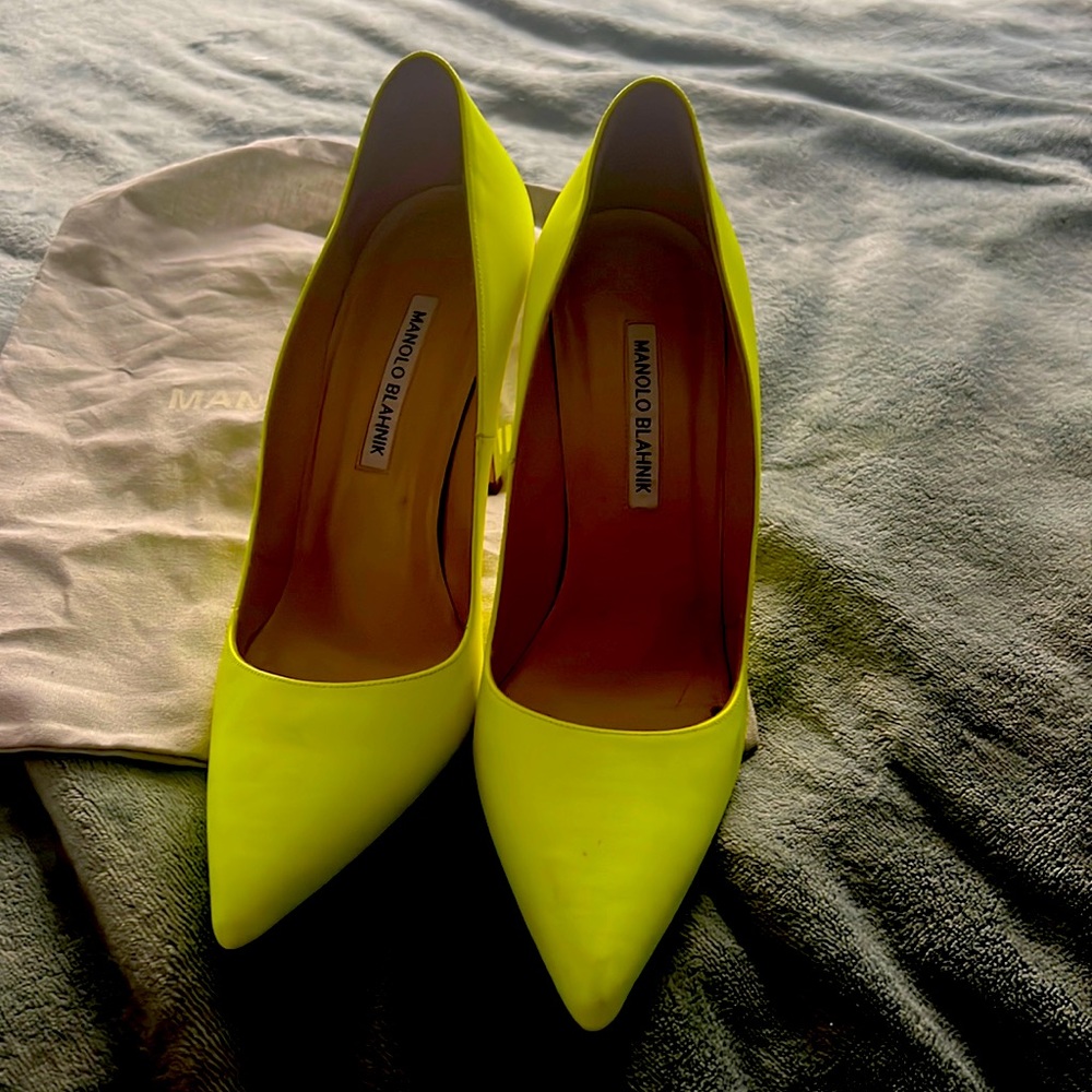 Manolo Blanik , Size 39, Neon Yellow